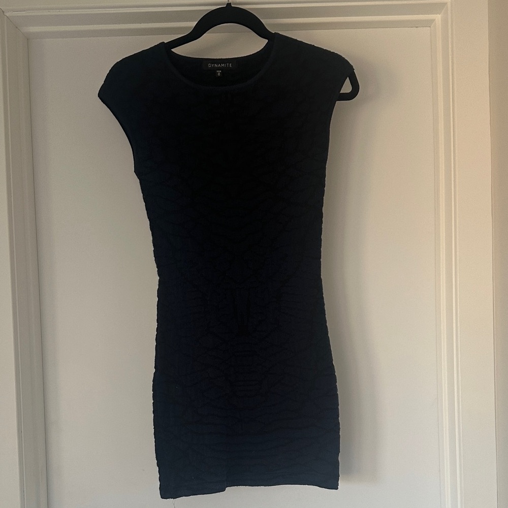 DYNAMITE Black/Blue Pattern Mini Dress with Cap Sleeves (XS)